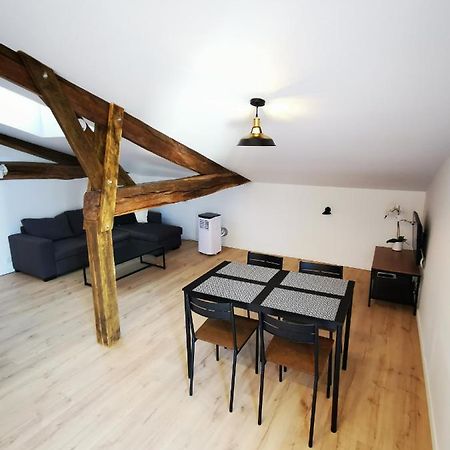 Appartement Neuf Climatise Sous Les Toits La Roche-Chalais Luaran gambar