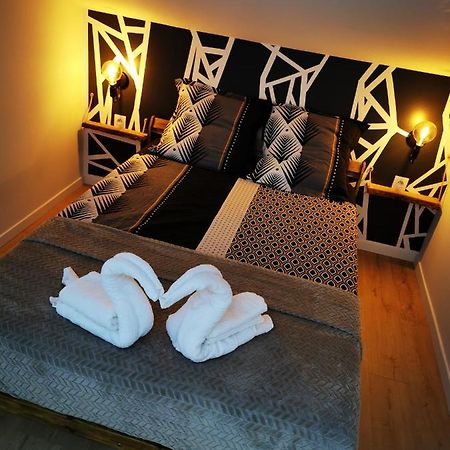 Appartement Neuf Climatise Sous Les Toits La Roche-Chalais Luaran gambar