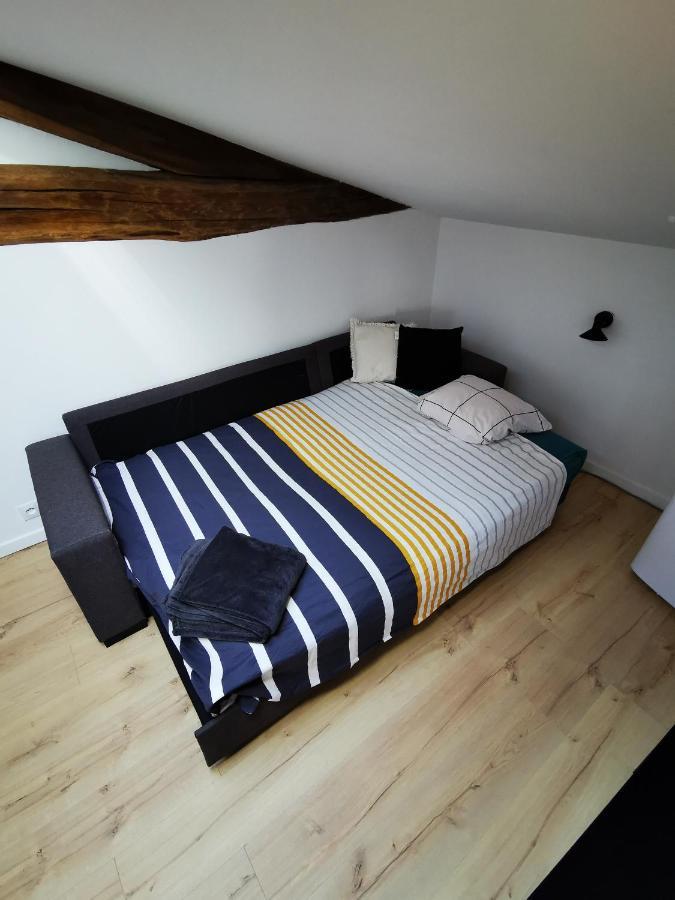 Appartement Neuf Climatise Sous Les Toits La Roche-Chalais Luaran gambar