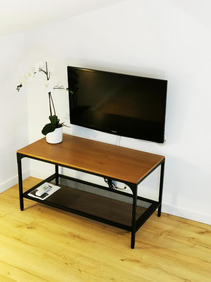 Appartement Neuf Climatise Sous Les Toits La Roche-Chalais Luaran gambar