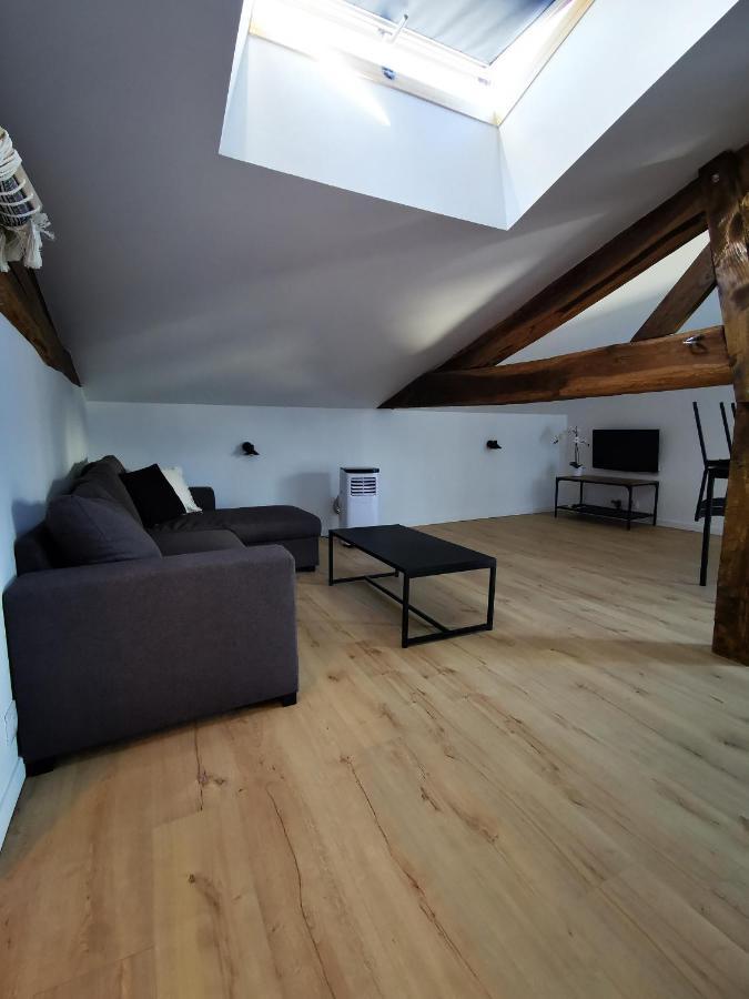 Appartement Neuf Climatise Sous Les Toits La Roche-Chalais Luaran gambar